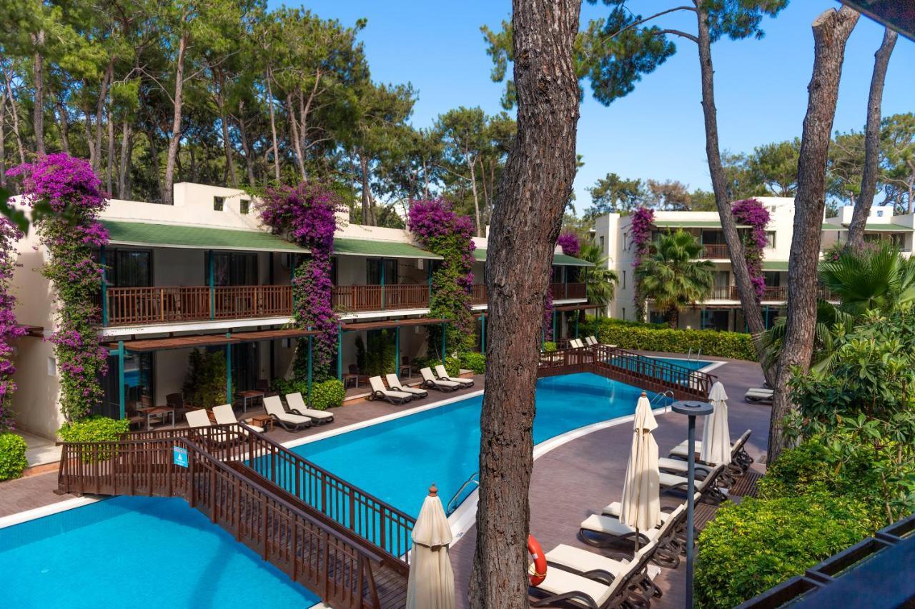 Turquoise Hotel Side Exterior foto